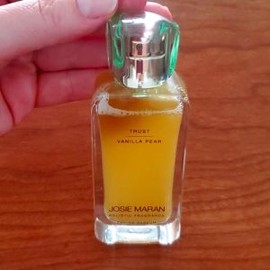 Josie Maran Trust Vanilla Pear Fragrance